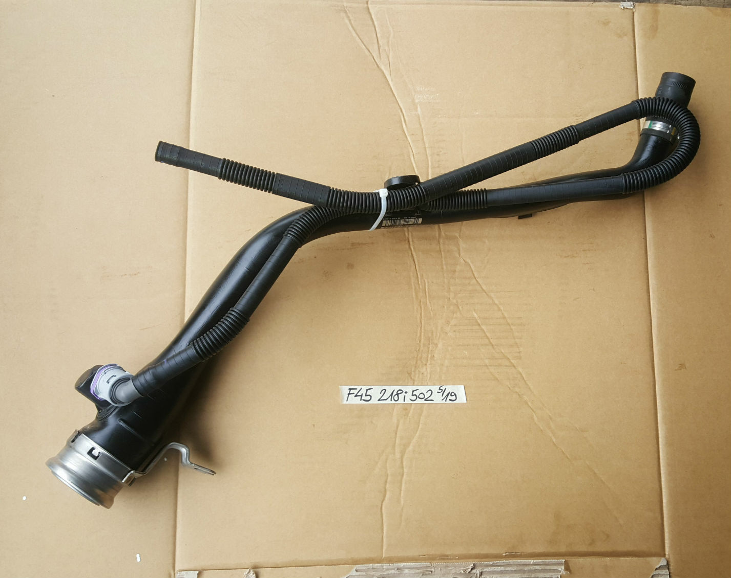 BMW 2er F45 Active Tourer Benzin Tank Einfüll Rohr Kunststoff 7300502 – Bild 1