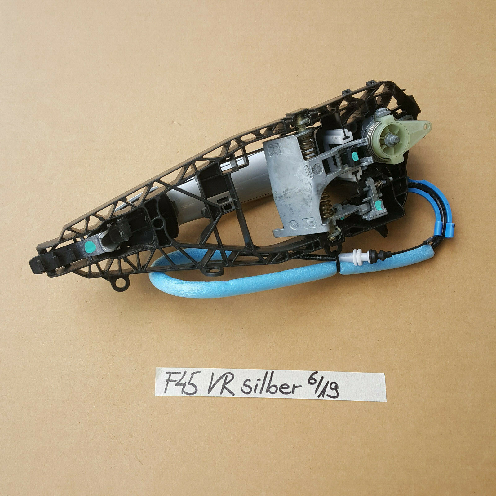 BMW 2er F45 F46 X1 F48 Tür Griff aussen VORNE  RECHTS Glacier Silber A83  – Bild 2