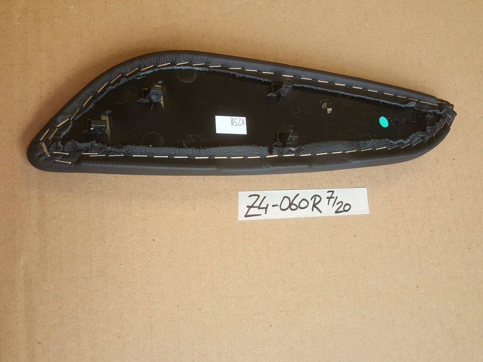 BMW Z4 E85 E86 Mittelkonsole Verkleidung Leder Blende Kniepad rechts 7026216 – Bild 2