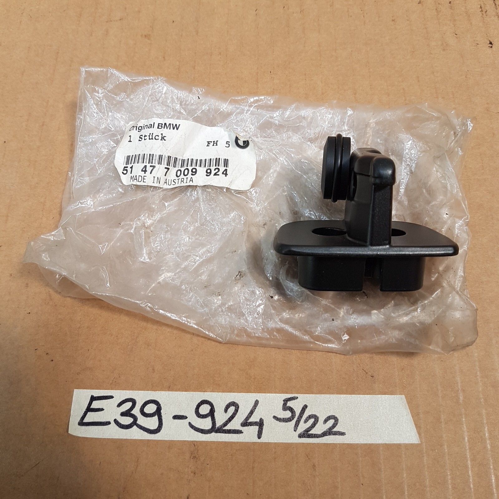 BMW E39 Touring Gepäckraum Rolle 7009924 Rollenbock Ladeboden rechts  – Bild 1