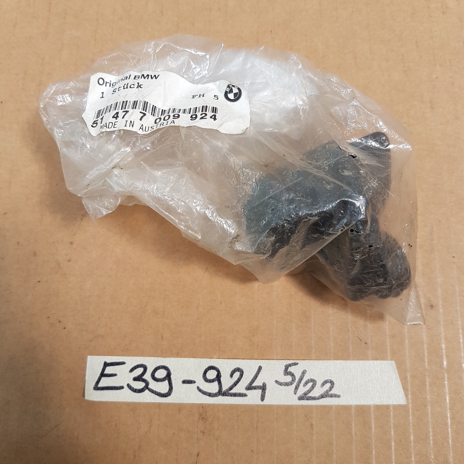 BMW E39 Touring Gepäckraum Rolle 7009924 Rollenbock Ladeboden rechts  – Bild 4