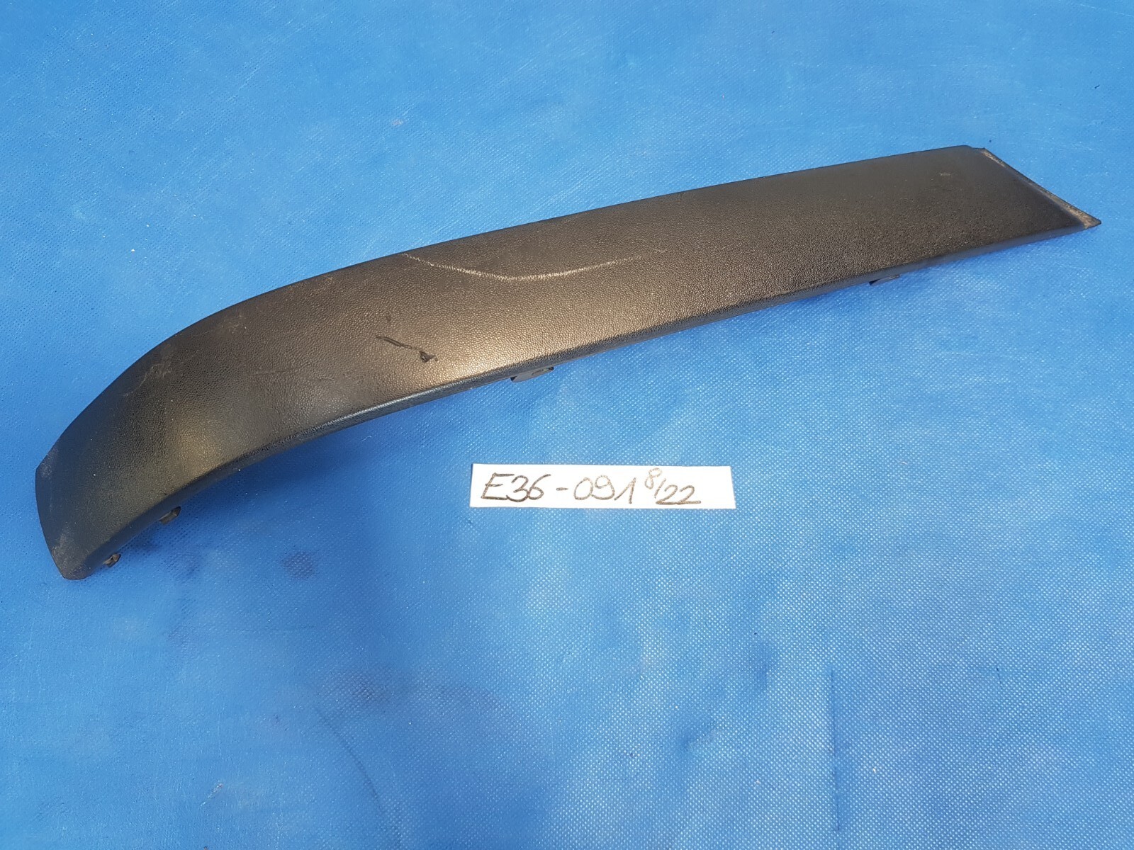 BMW E36 Compact  Zier Leiste Stoßstange Stossleiste Hinten links 8146091 – Bild 1