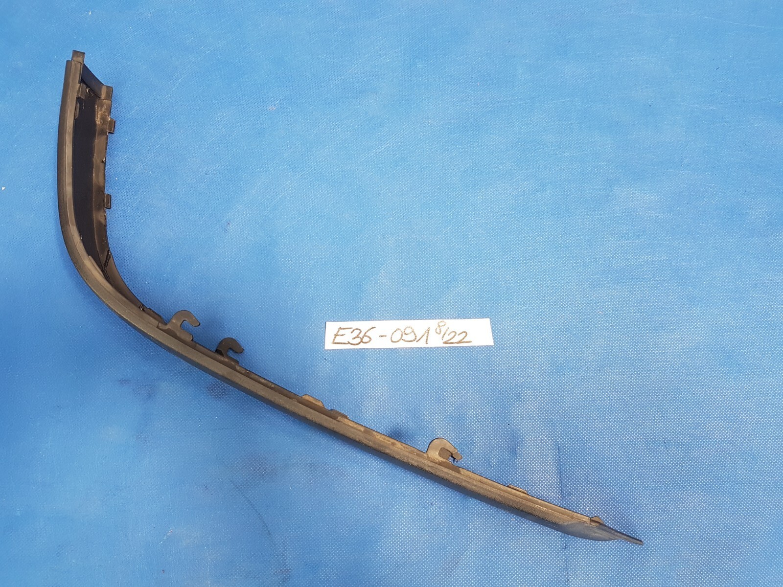 BMW E36 Compact  Zier Leiste Stoßstange Stossleiste Hinten links 8146091 – Bild 2