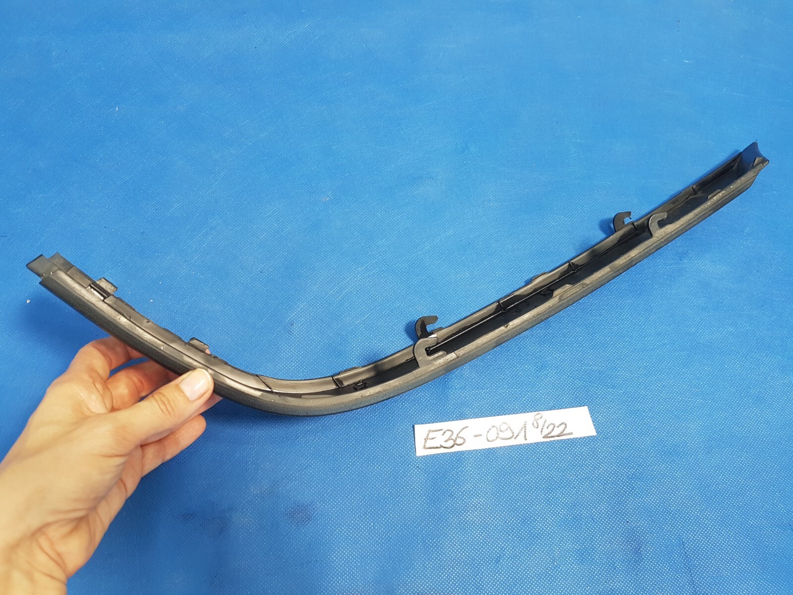BMW E36 Compact  Zier Leiste Stoßstange Stossleiste Hinten links 8146091 – Bild 4