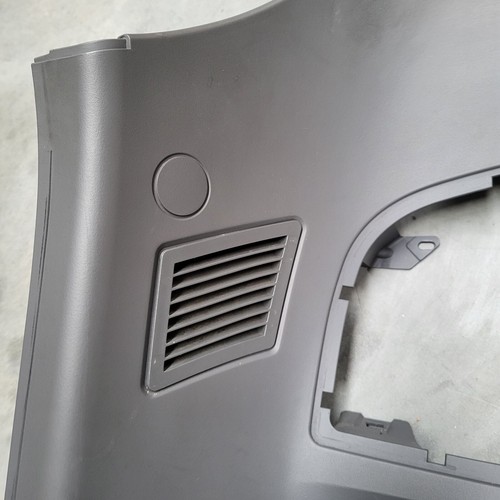 BMW Z4 E85 Blindstopfen  Abdeckung in der Seiten Verkleidung hinten 7068023 grau