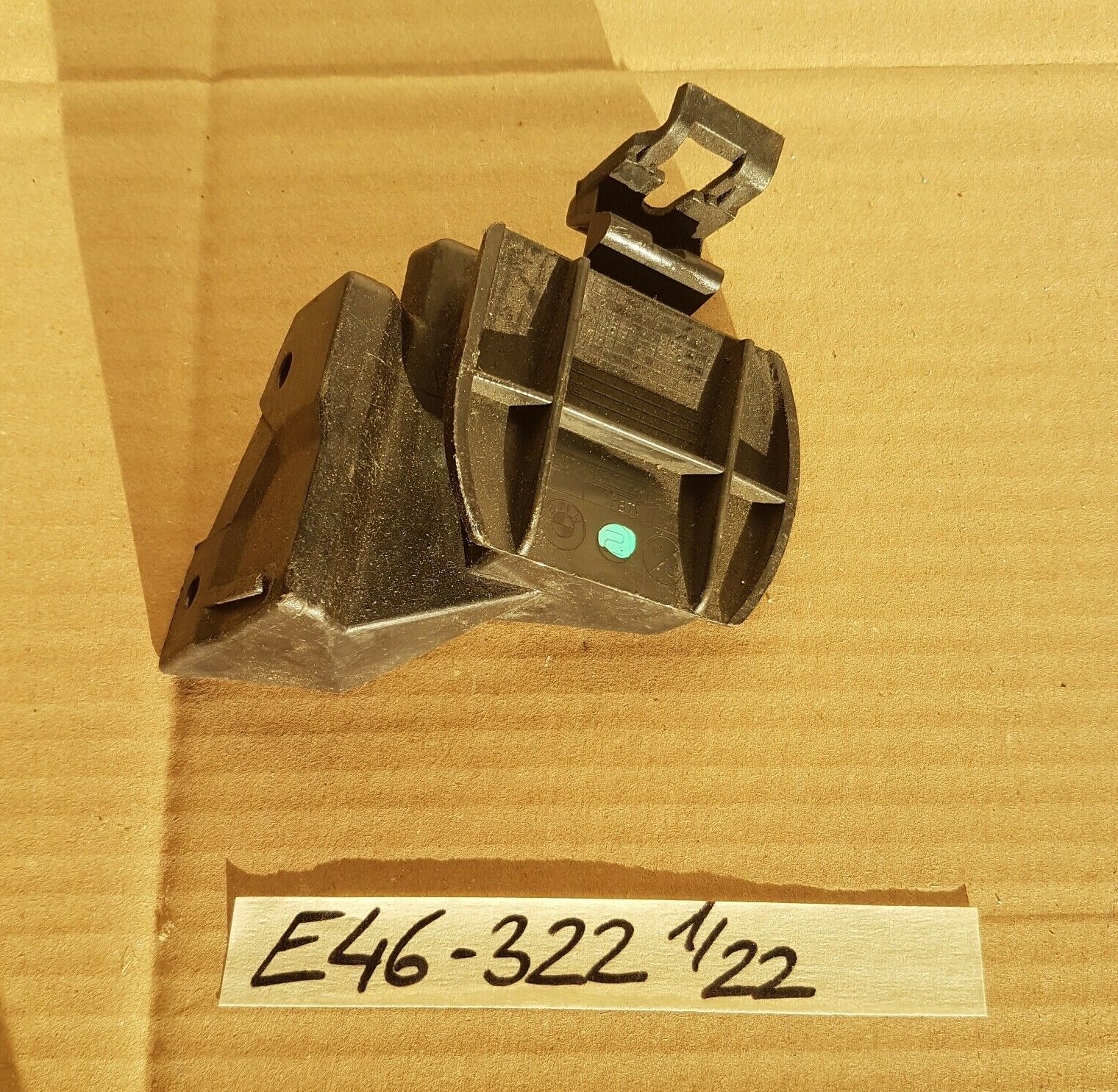 BMW E46 Aufnahme Stoßstange hinten Halter Heckschürze Seitenwand rechts 8195322 – Bild 1