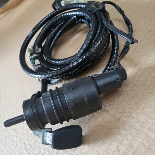 BMW Z3 Roadster Wischwasser Pumpe Wasch Pumpe + Schlauch Leitung + Düsen  – Bild 3