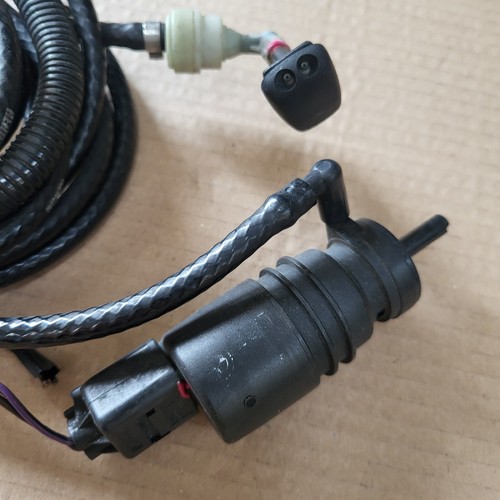 BMW Z3 Roadster Wischwasser Pumpe Wasch Pumpe + Schlauch Leitung + Düsen  – Bild 6