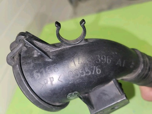 BMW E60 E61 E63 E64 Stutzen für Befüllkanal Deckel Wischwasser Behälter 7144396 – Bild 4