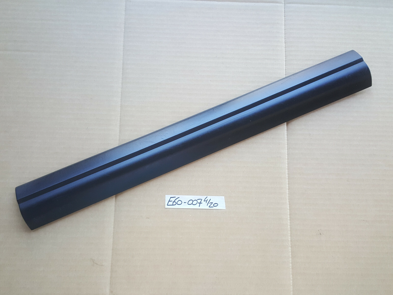 BMW 5er E60 E61 Einstiegsleiste Leiste Blende Einstieg 7025007 schwarz VORNE  – Bild 1