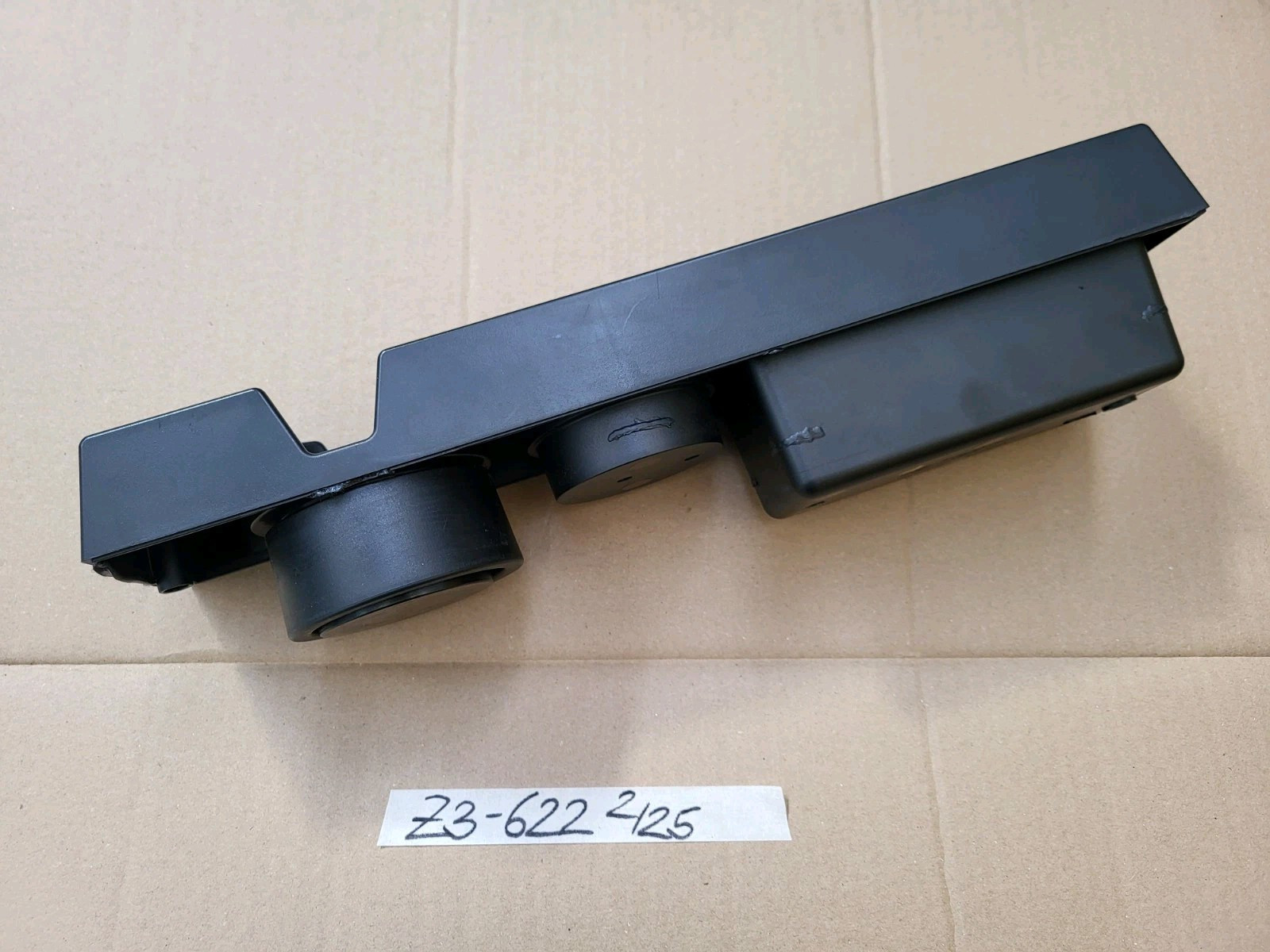 BMW Z3 Mittelkonsole Getränkehalter Einsatz Blende Verkleidung 8413622 – Bild 2