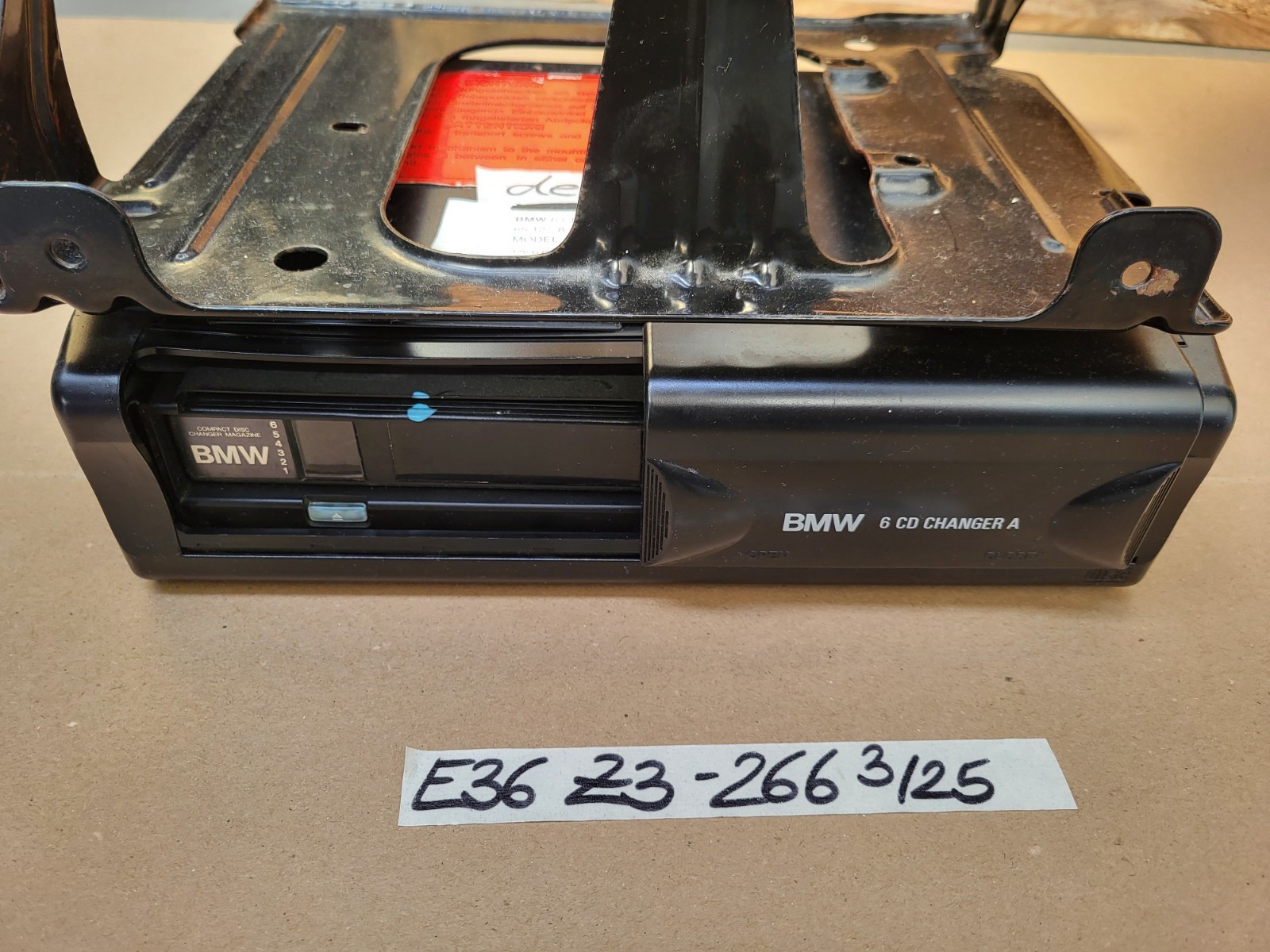 BMW Z3 Roadster Coupe CD Wechsler 8360284 + 6 Fach Magazin Changer DEFEKT – Bild 3