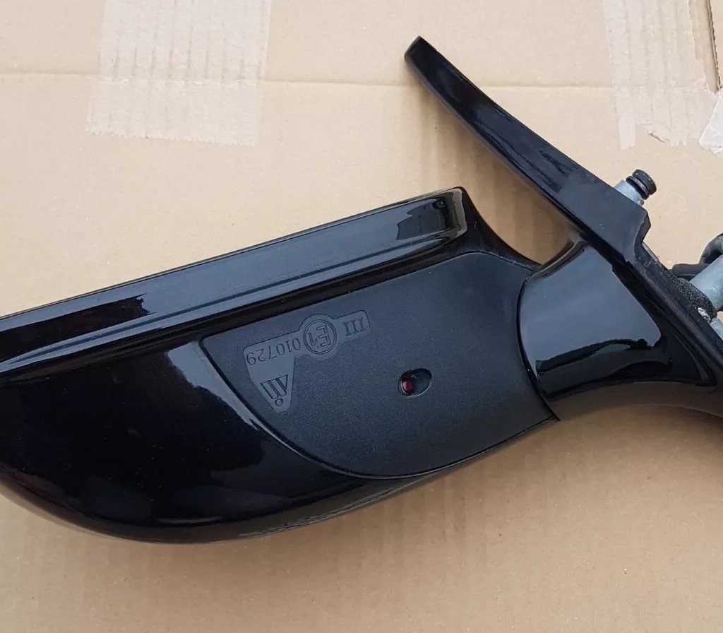 BMW Z4 E85 E86 Seiten Außen Spiegel Blende Abdeckung Verkleidung Unten LINKS   – Bild 3