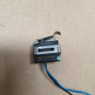 Original BMW E46 Cabrio  Mikroschalter Verdeck Kasten Klappe 8236846 – Bild 2