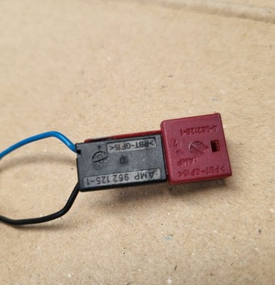 Original BMW E46 Cabrio  Mikroschalter Verdeck Kasten Klappe 8236846 – Bild 4