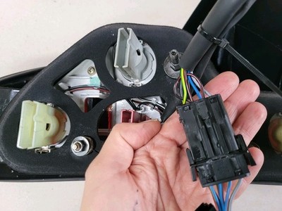 BMW Z3 Roadster Rückleuchte Rücklicht Bremslicht 8384512 RECHT rot weiss Kratzer – Bild 7