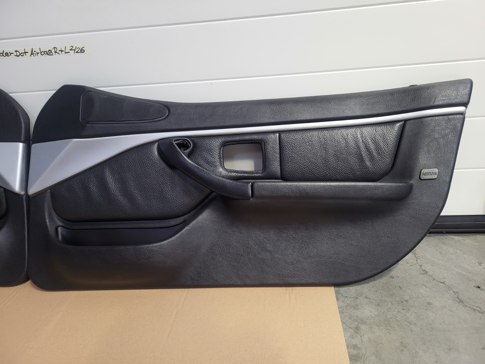 BMW Z3 Tür Verkleidung Leder Schwarz RECHTS LINKS Türgriff  Airbag-Klappe Chrom – Bild 2