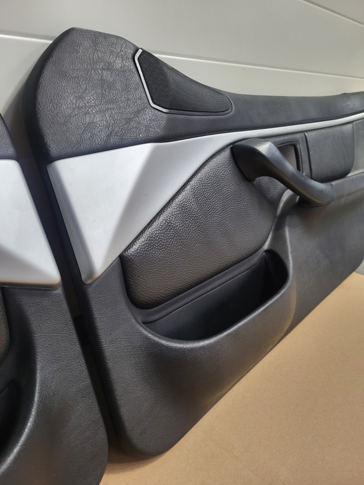 BMW Z3 Tür Verkleidung Leder Schwarz RECHTS LINKS Türgriff  Airbag-Klappe Chrom – Bild 7