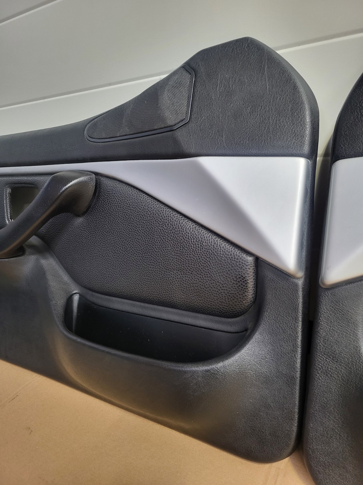 BMW Z3 Tür Verkleidung Leder Schwarz RECHTS LINKS Türgriff  Airbag-Klappe Chrom – Bild 8