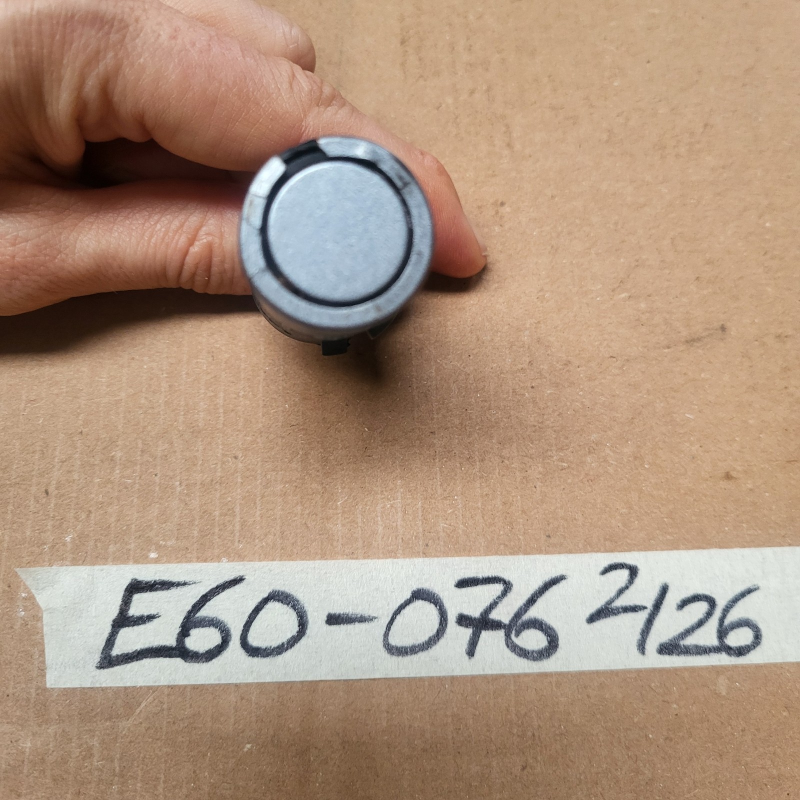 BMW E60 E61 PDC Rückfahr Sensor 6938742 Ultraschallwandler silber grau metallic  – Bild 1