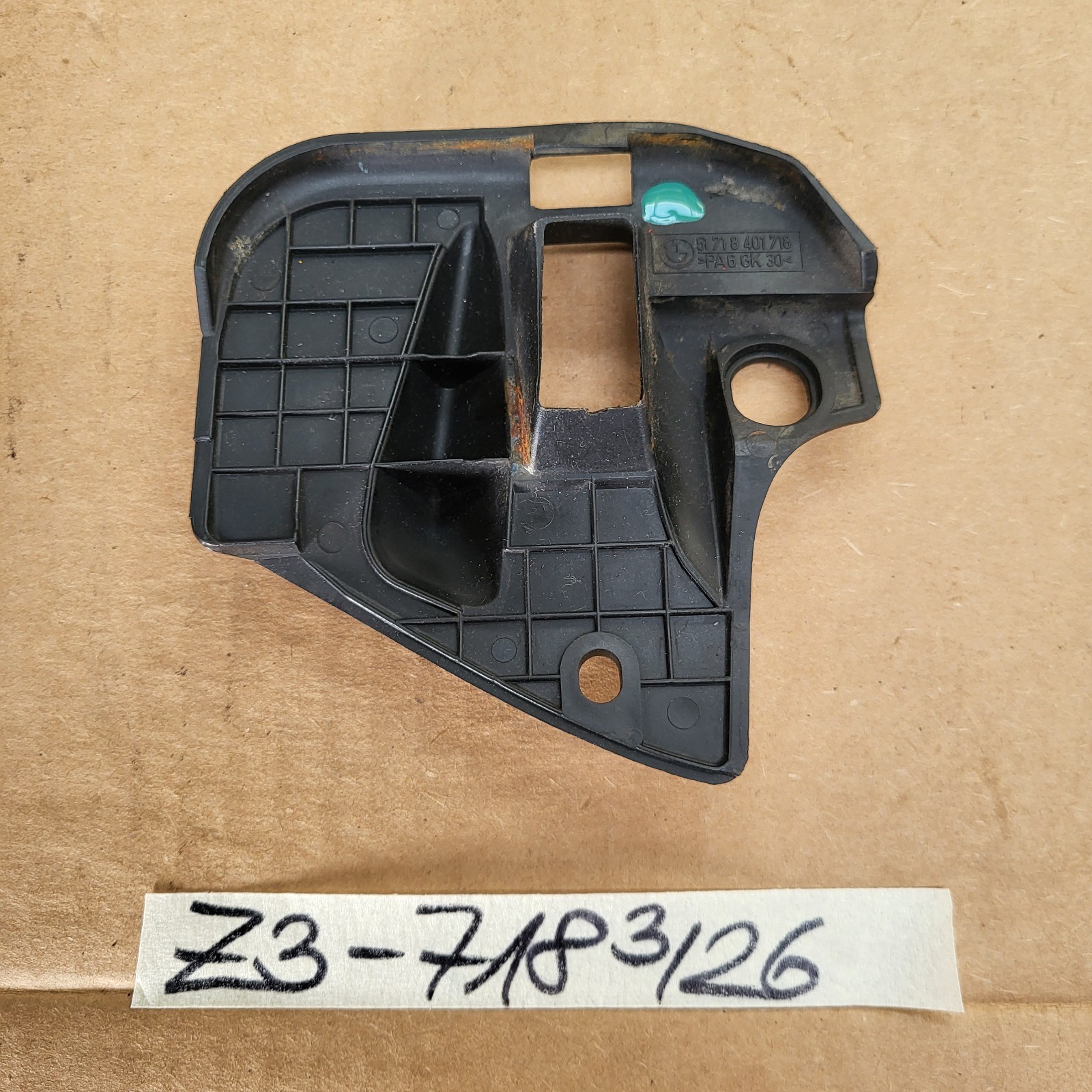 BMW Z3 Roadster Haubenschloss Gegenstück Abdeckung 8401718