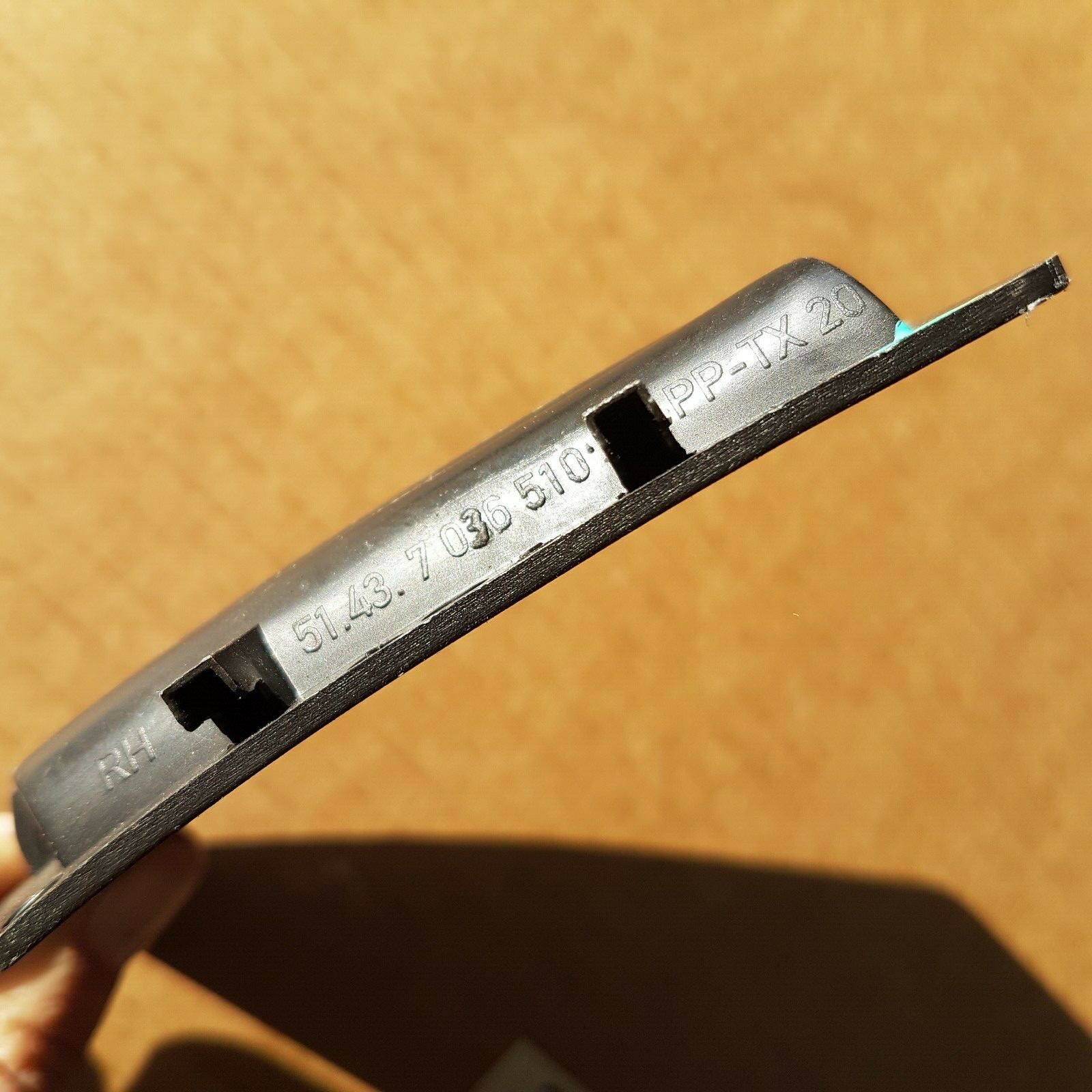 BMW Z4 E85 Verkleidung Gitter Abdeckung Blende hinten rechts 7036510 Schwarz 