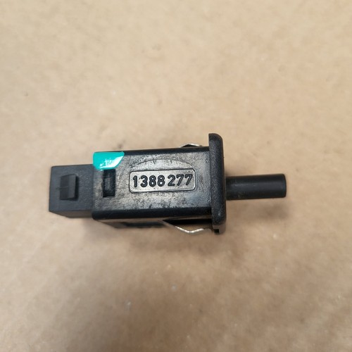 BMW E36 E38 E39 E60 E61 E63 E64 Schalter Kontaktschalter Handschuhfach 1388277