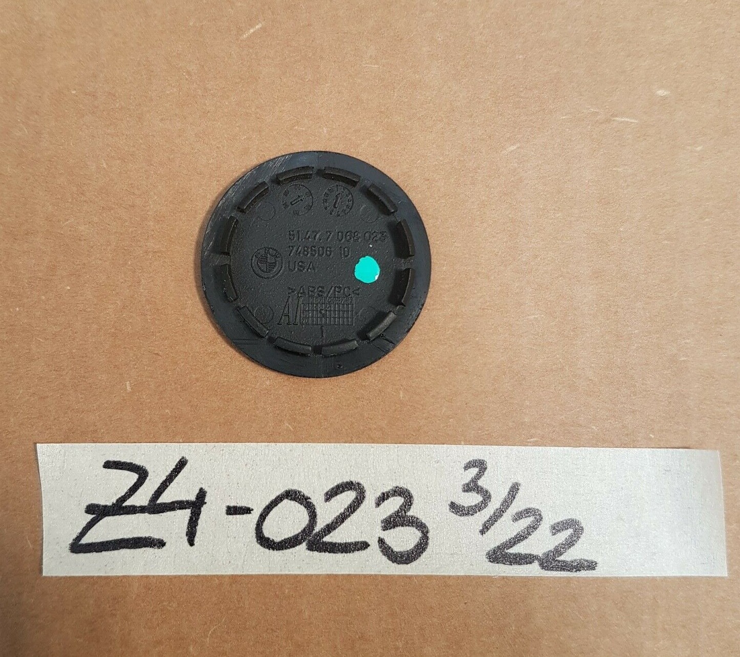 BMW Z4 E85 Blindstopfen  Abdeckung in der Seiten Verkleidung hinten 7068023