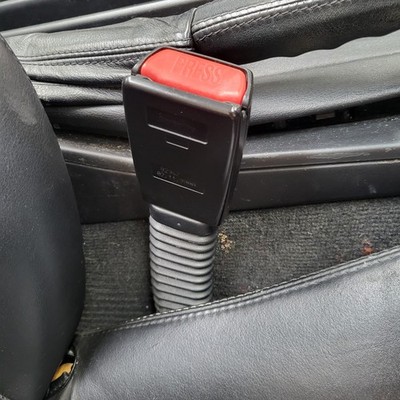 BMW Z3 Roadster Gurtstraffer Gurt Schloss Gurtstrammer  RECHTS Kabel Stecker rot