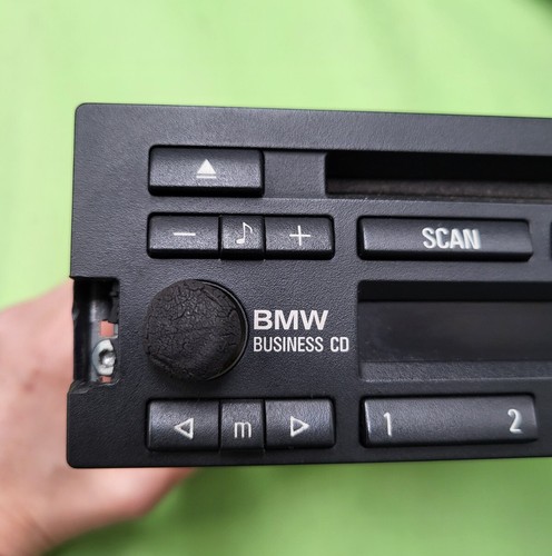 BMW E30 E36 Z3 Roadster  E34 E32 E31 CD Radio  Business 6900603  kleine Macke!