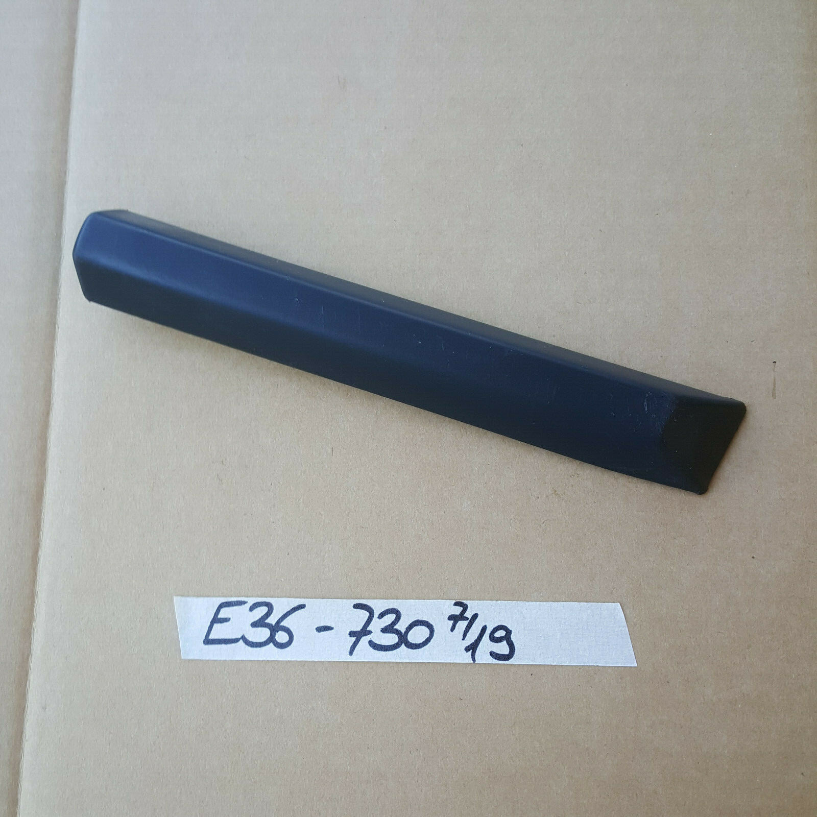 BMW E36 Limousine Touring Zierleiste Stoss Leiste Seitenwand vorn rechts 1960730