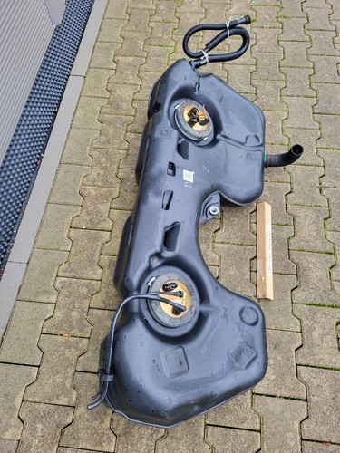 Tank BMW E90 E91 E92 E93 Diesel Kraftstoff Tank 7283802 mit Pumpe  