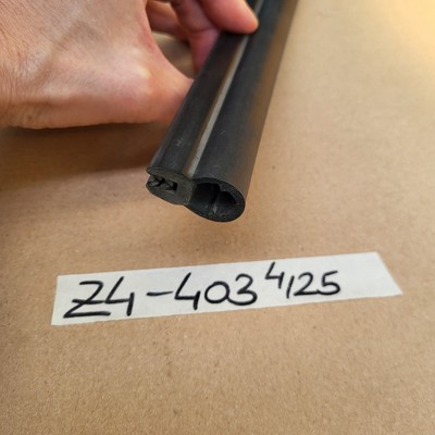 BMW Z4 E85 E86 Gummi Obere Kühler Dichtung Kantenschutz 7514403