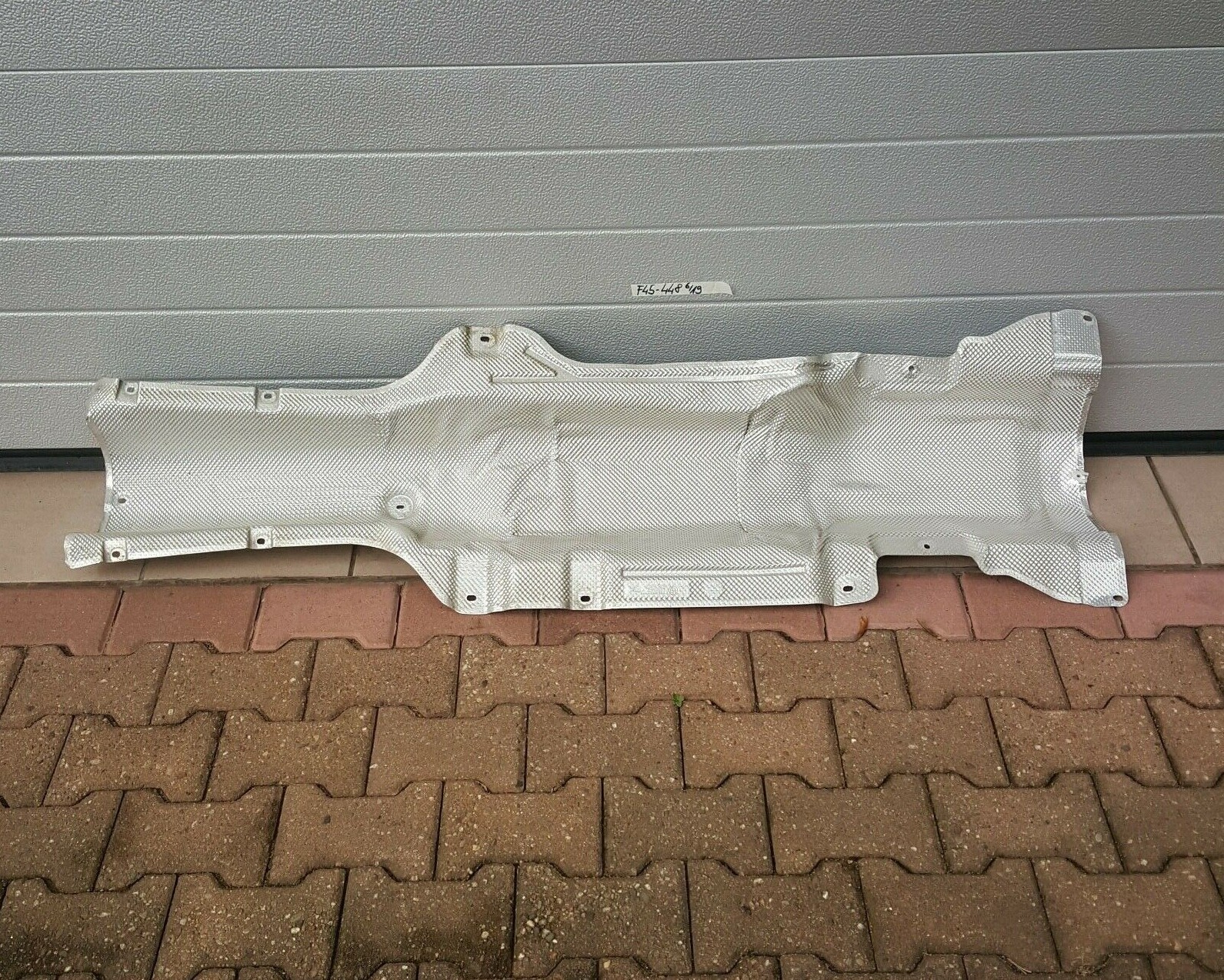 BMW 2er F45  X1 F48 Hitzeblech Wärmeisolierung Tank 7373448