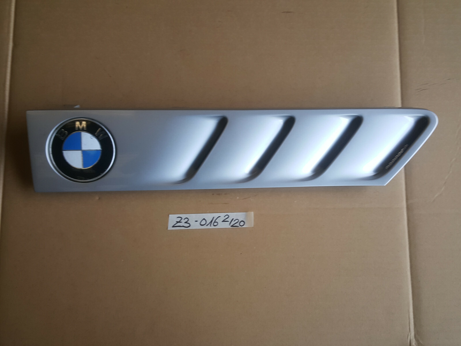 BMW Z3 Lufteinlass Ki​emen Ziergitter Motorhaube Titan Silber RECHTS 8398016